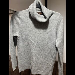 Cashmere Victor Alfaro Soft gray turtleneck sweater Size Medium